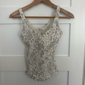 Lululemon Grey and white patterned tank top
